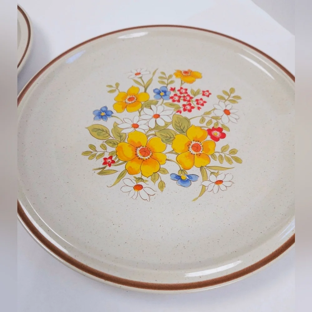 Casual Elegance vintage stoneware